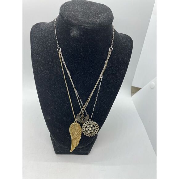 BETSEY JOHNSON Angel Winged Goddess Collection Layered Necklace. - Picture 8 of 8